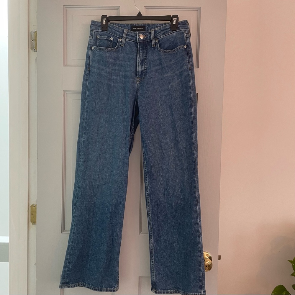 Euc Free Assembly Full wide Straight Classic Blue Women's Jeans size 6